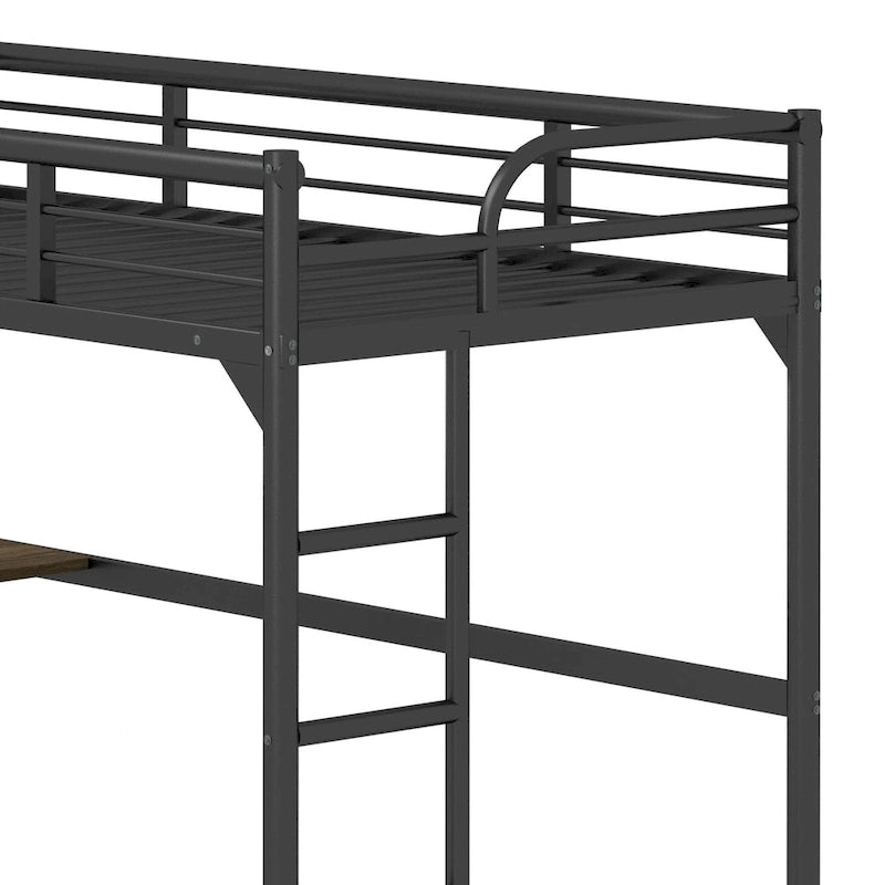 Lit mezzanine en métal noir pour une personne avec bureau, échelle et garde-corps, espace bureau sous le lit pour chambre à coucher