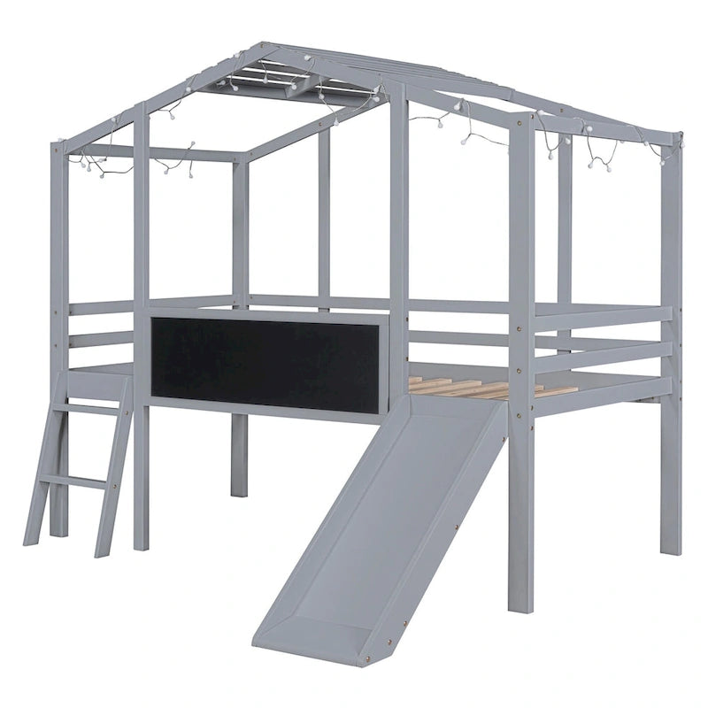 Lit mezzanine taille simple avec échelle et toboggan, lit cabane à sommier à lattes en bois avec tableau noir et bande lumineuse sur le toit